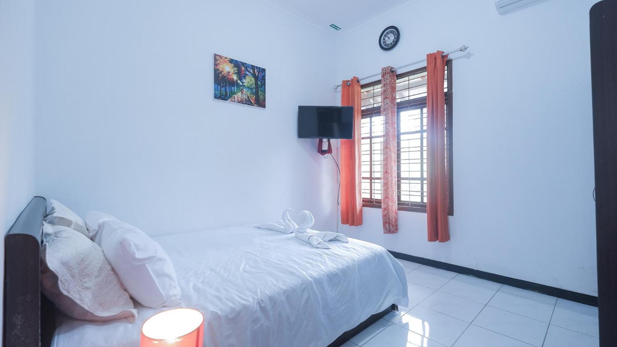 Villa Malang Puncak Buring Exterior photo